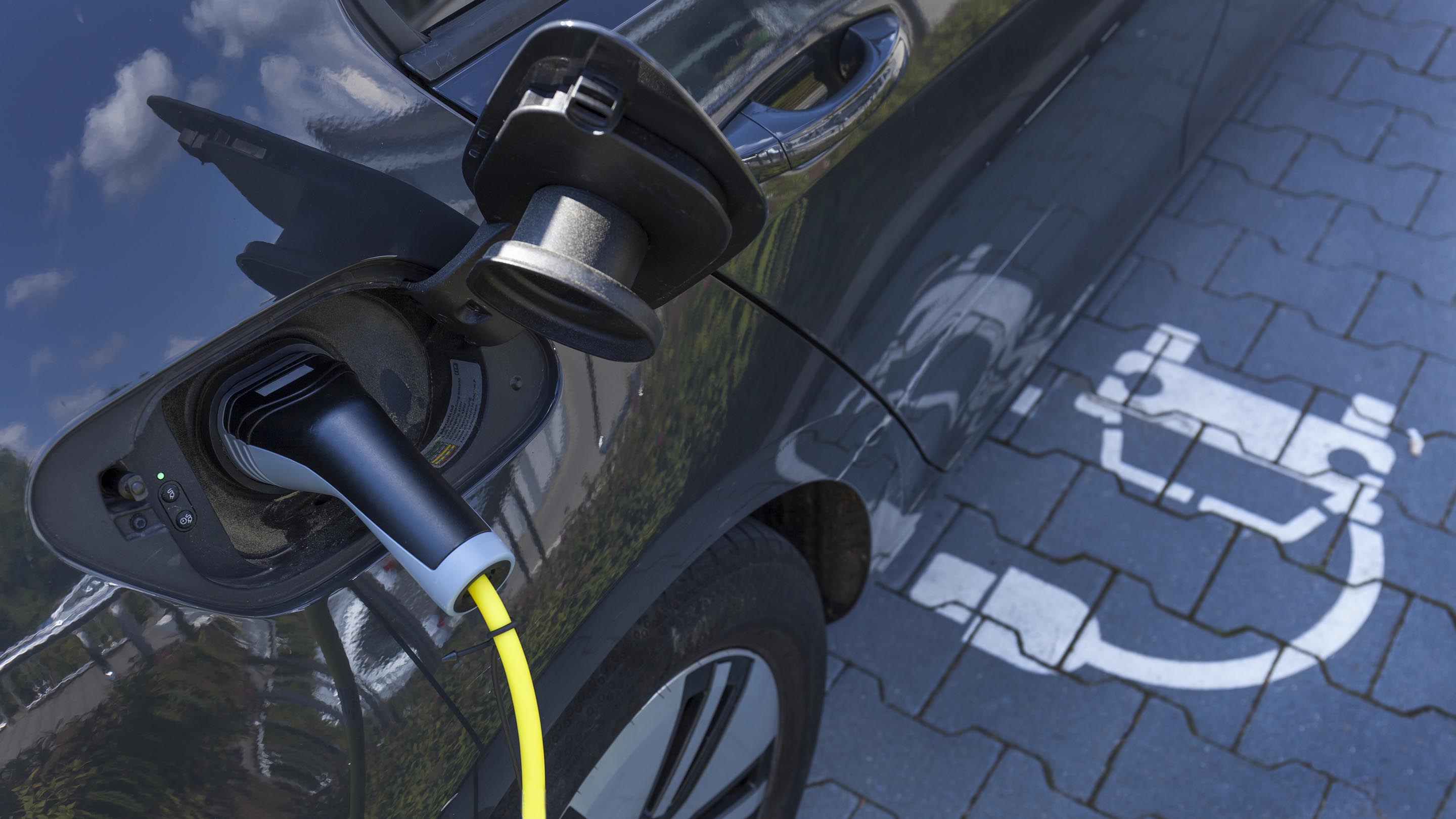 Aviva introduces electric vehicle scheme for UK colleagues Aviva plc